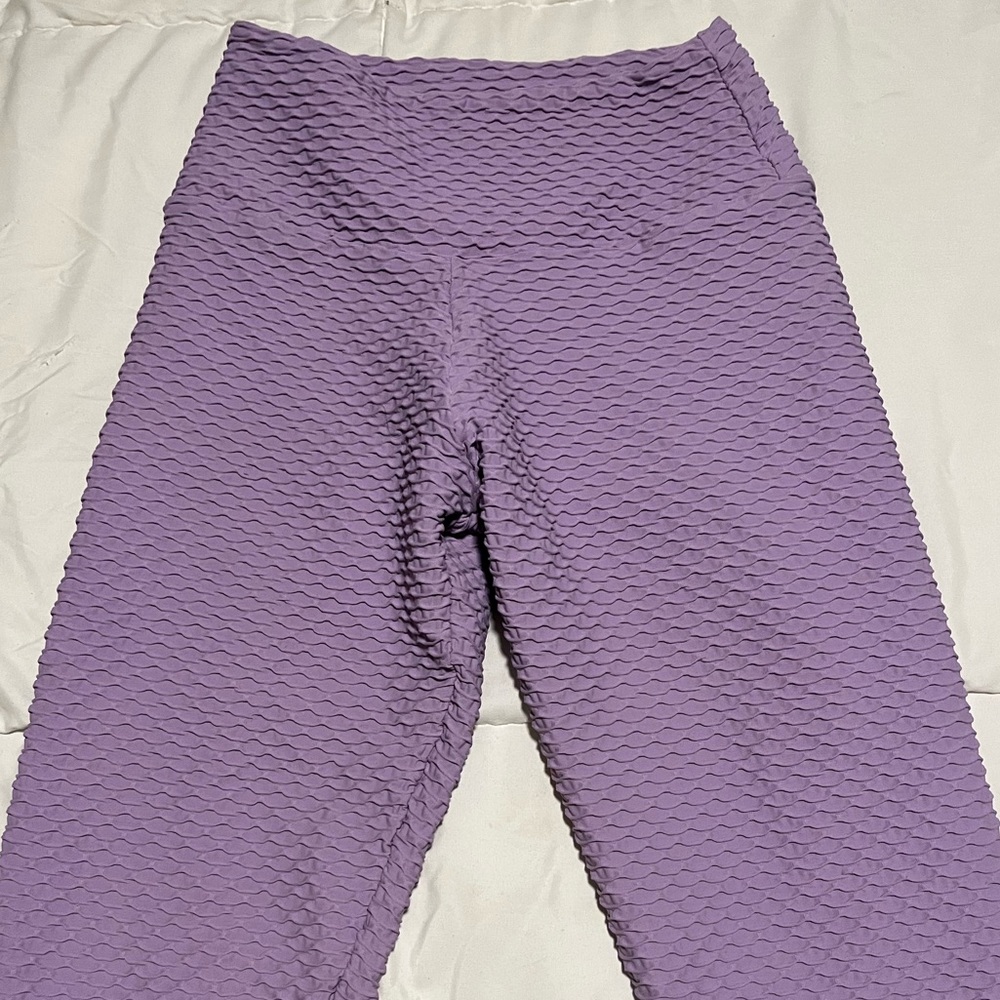 NWOT Lilac Booty Leggings!